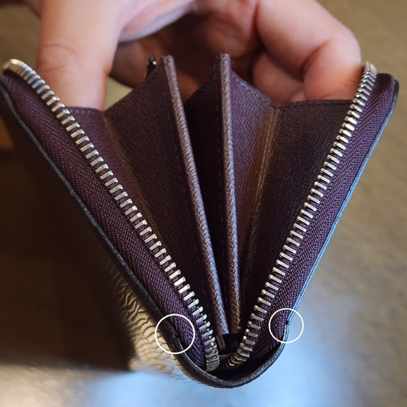 Louis Vuitton Epi Zippy Wallet - Picture 12 of 17